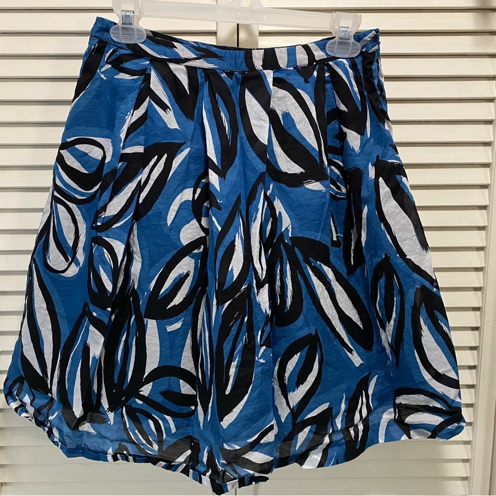 INC International Concepts Size 4 A-Line Skirt Blue/Black floral Lined Side‎ Zip